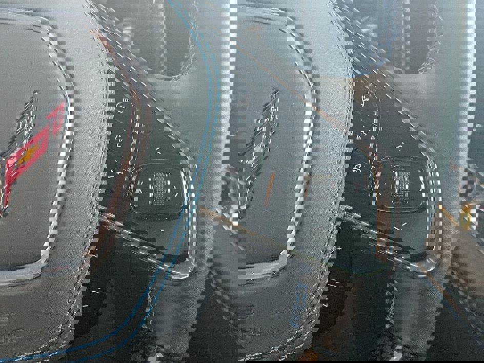 New 2025 Chevrolet Corvette E-Ray w/ Stealth Interior Trim Package image 17