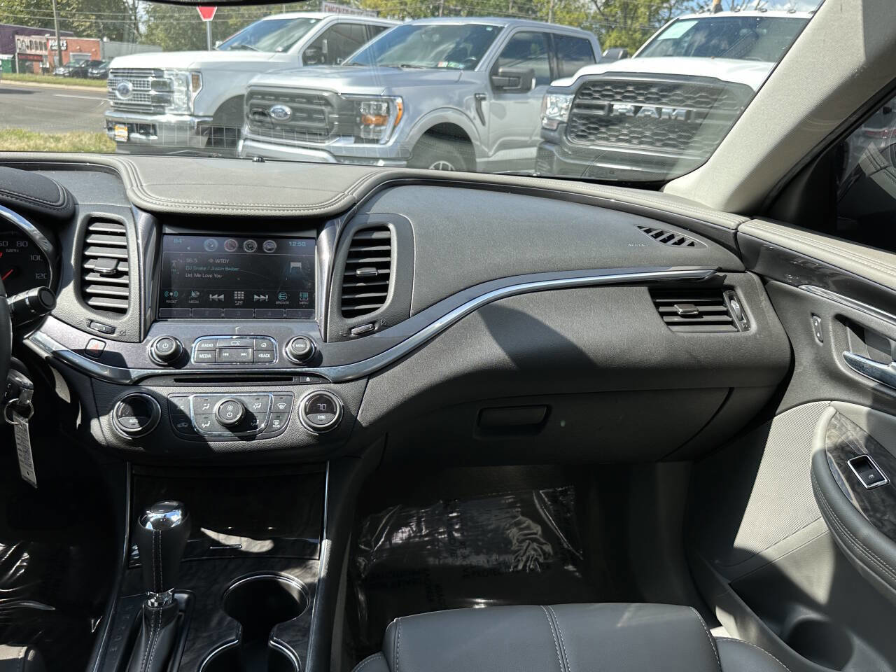 Used 2014 Chevrolet Impala LT w/ Convenience Package FWD image 18