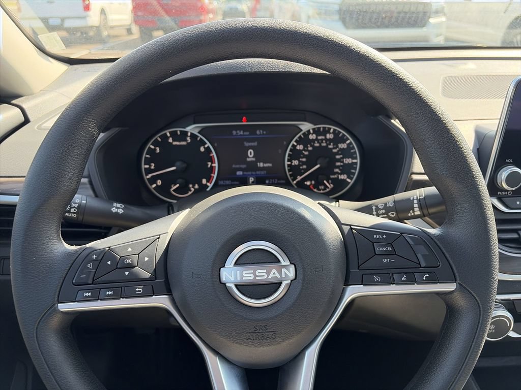 Used 2025 Nissan Altima 2.5 SV FWD image 16