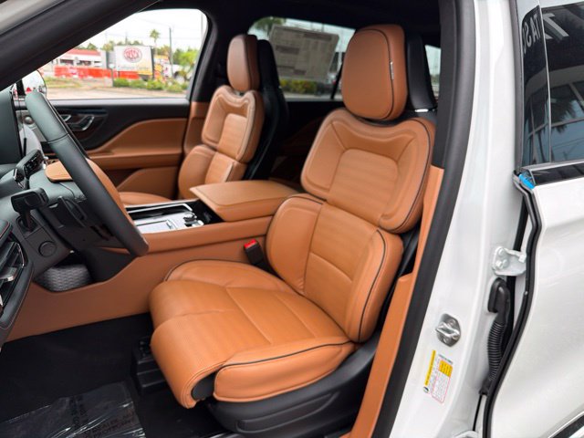 New 2026 Lincoln Aviator Black Label w/ Jet Appearance Package AWD/4WD image 13