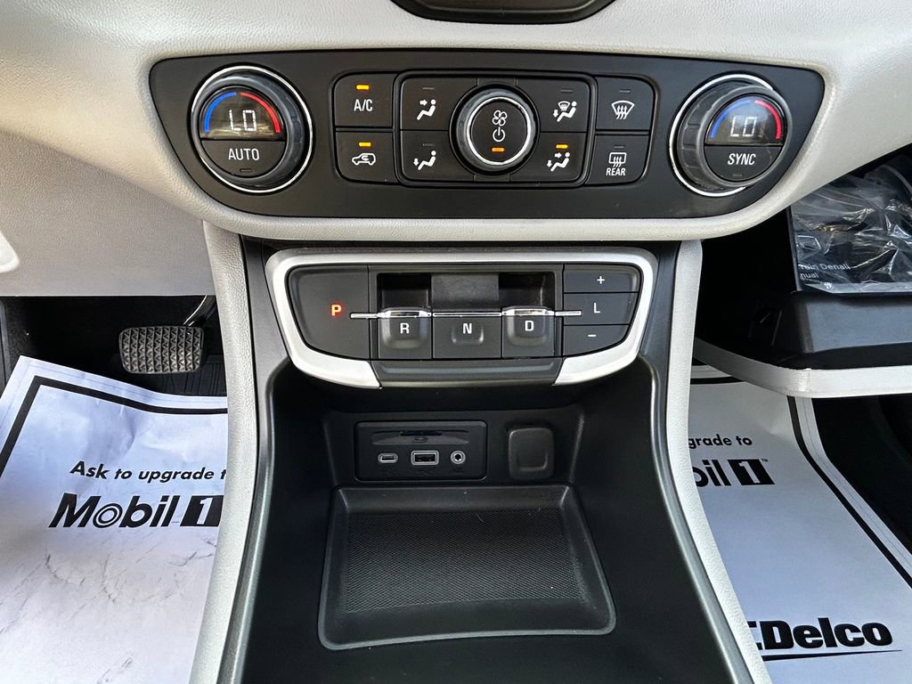 Used 2023 GMC Terrain SLT image 11