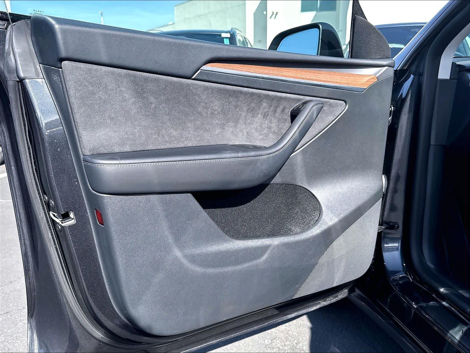 Used 2024 Tesla Model Y Long Range AWD/4WD image 22