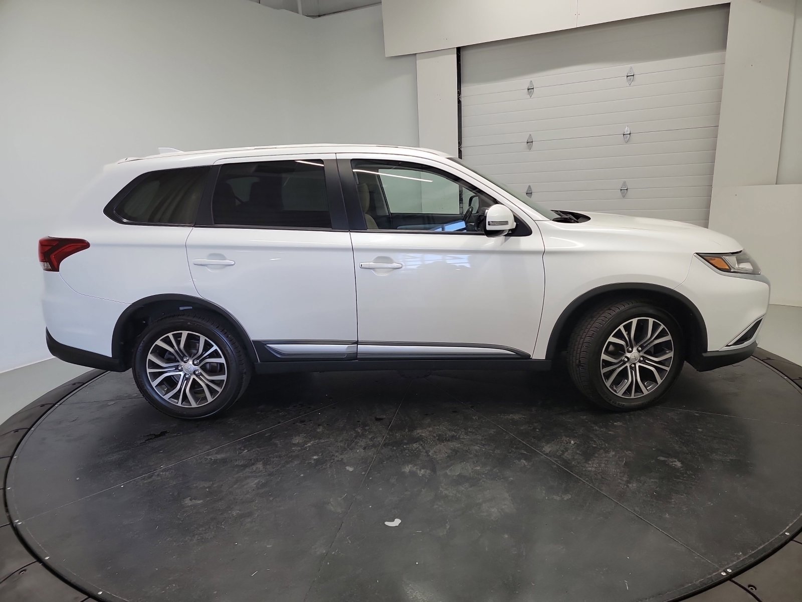 Used 2018 Mitsubishi Outlander ES AWD/4WD image 11