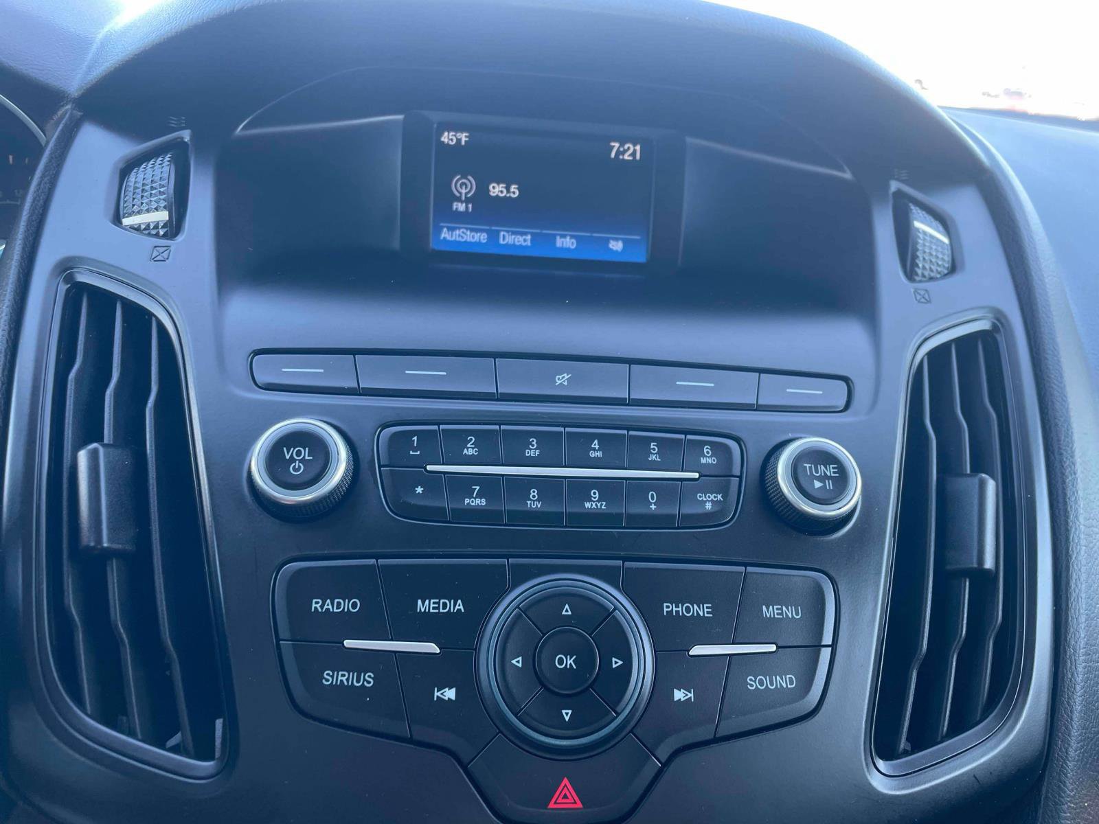 Used 2018 Ford Focus SE image 8