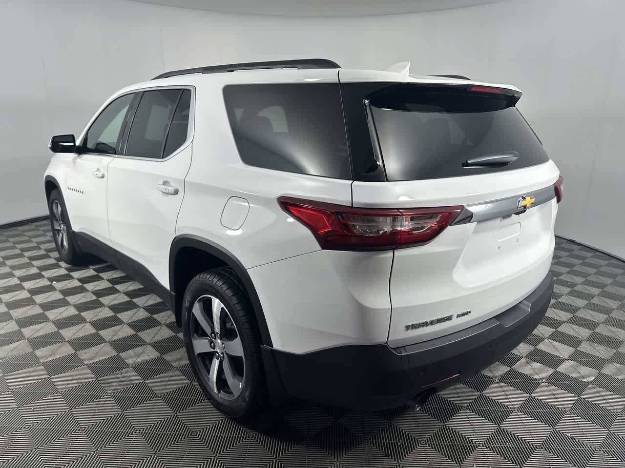 Used 2019 Chevrolet Traverse LT w/ LT Premium Package AWD/4WD image 6