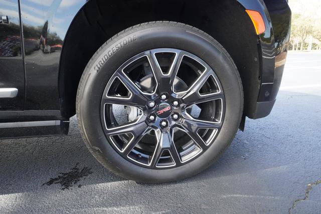 Used 2024 GMC Yukon Denali w/ Advanced Technology Package AWD/4WD image 41