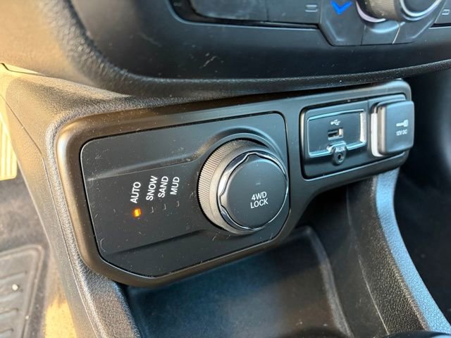Used 2019 Jeep Renegade Latitude w/ Cold Weather Group image 12