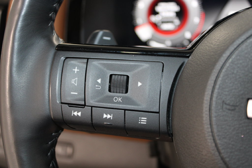Used 2023 Nissan Pathfinder Platinum AWD/4WD image 36