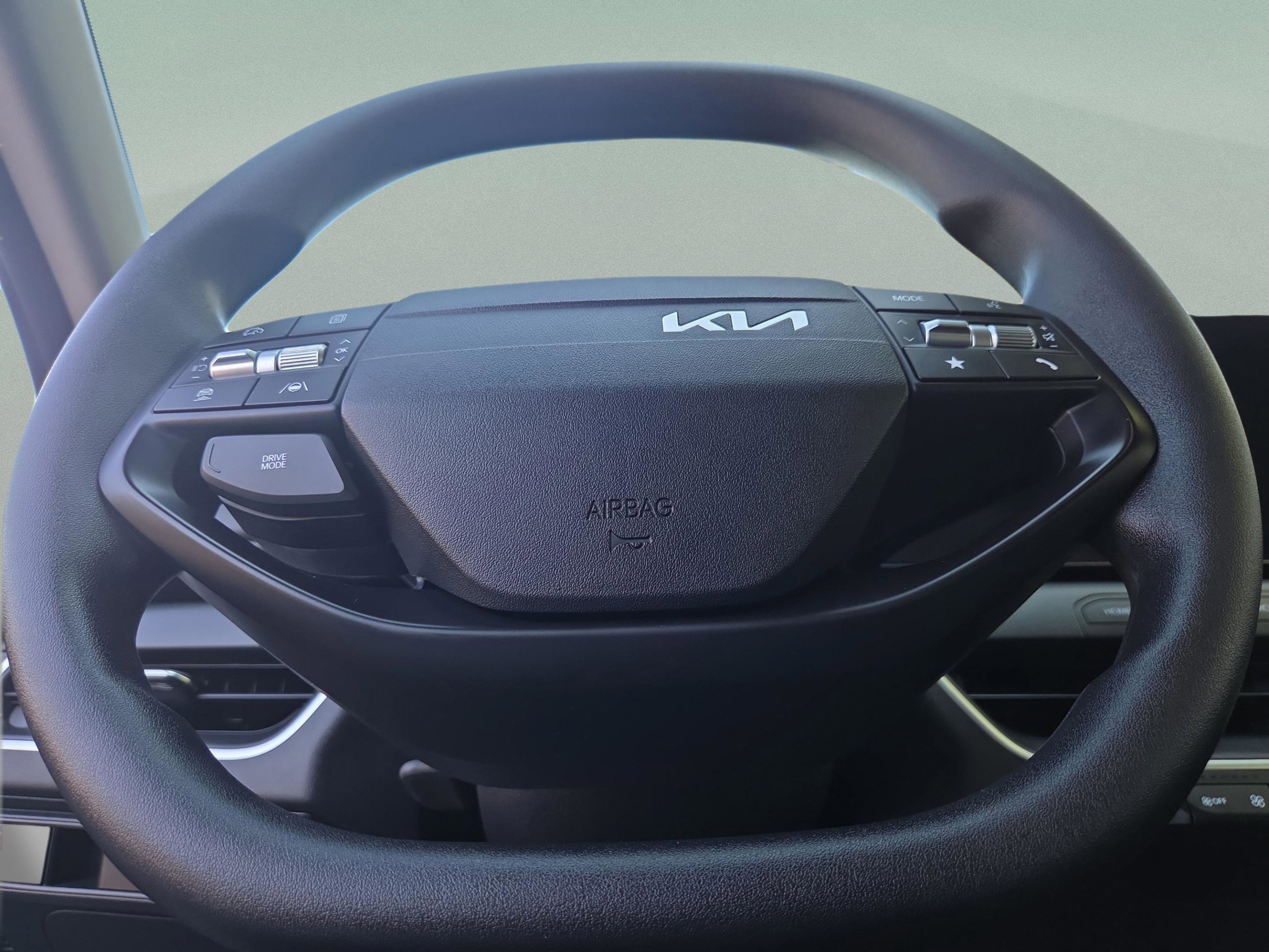 Used 2025 Kia K4 LXS image 13