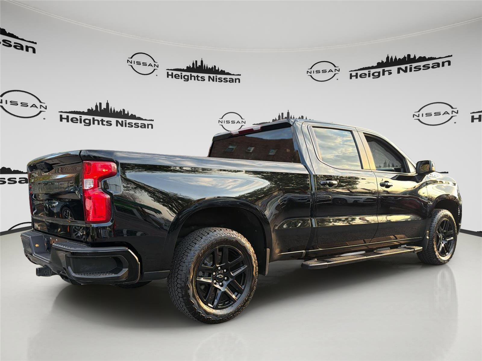 Used 2023 Chevrolet Silverado 1500 RST AWD/4WD image 5