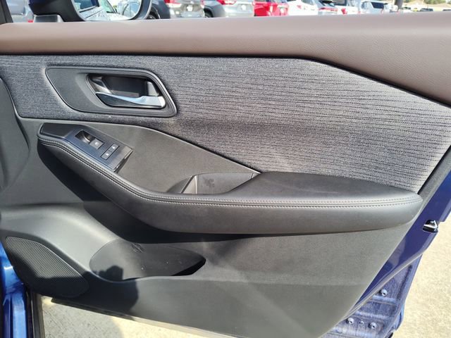 Used 2022 Nissan Rogue SV image 25