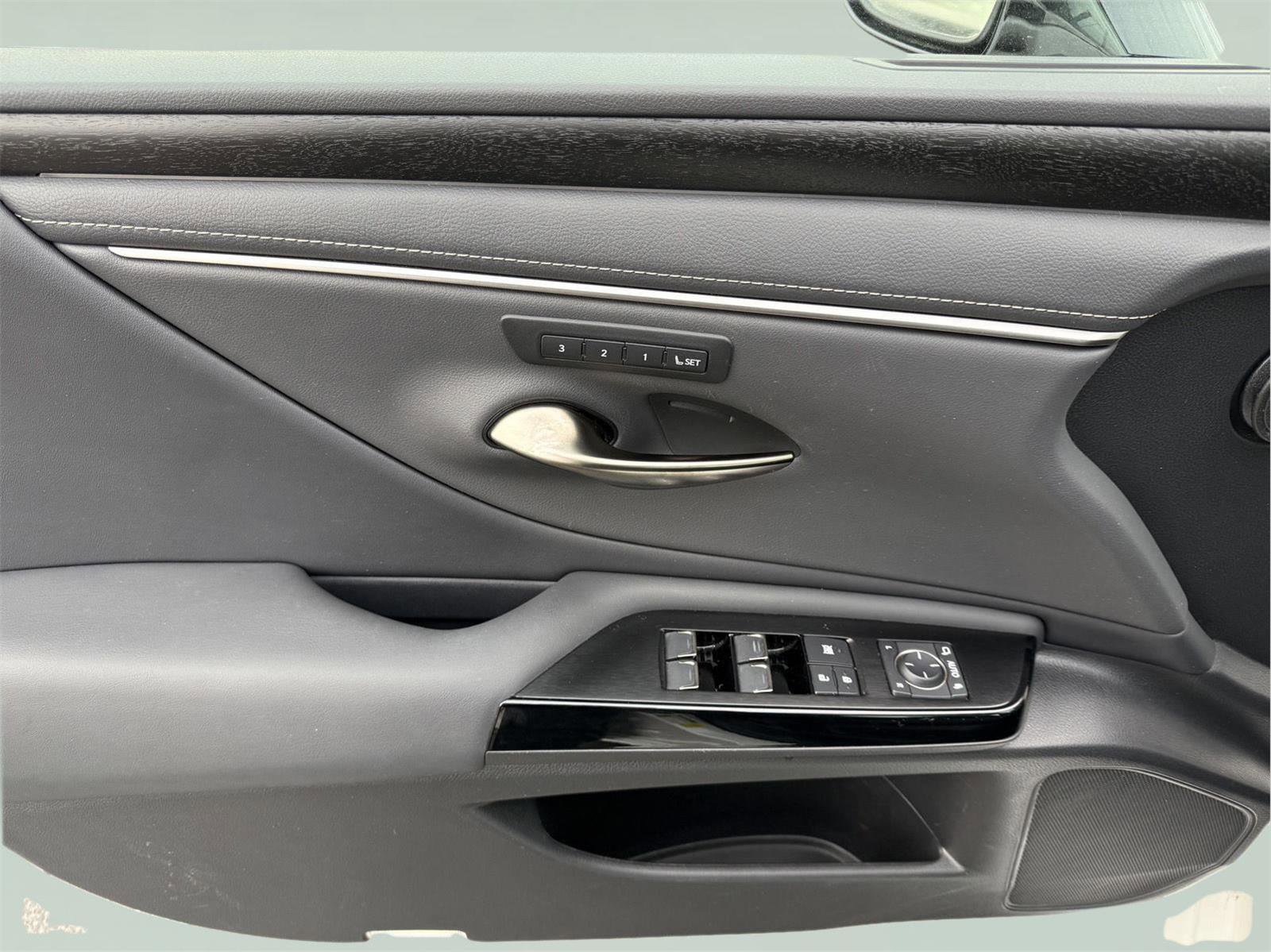 Used 2023 Lexus ES 350 ES 350 w/ Premium Package image 9