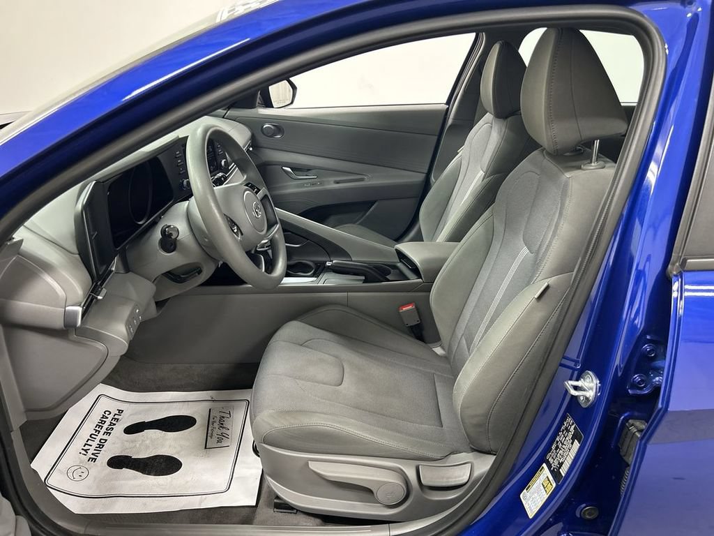 Used 2023 Hyundai Elantra SE FWD image 9