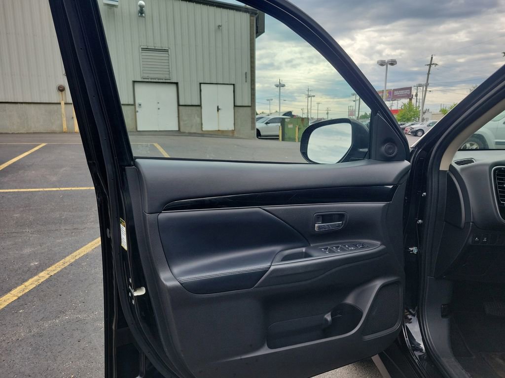 Used 2020 Mitsubishi Outlander SE FWD image 23