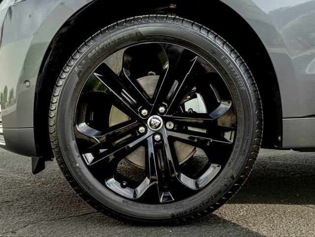Certified 2025 Jaguar F-PACE R-Dynamic S AWD/4WD image 11