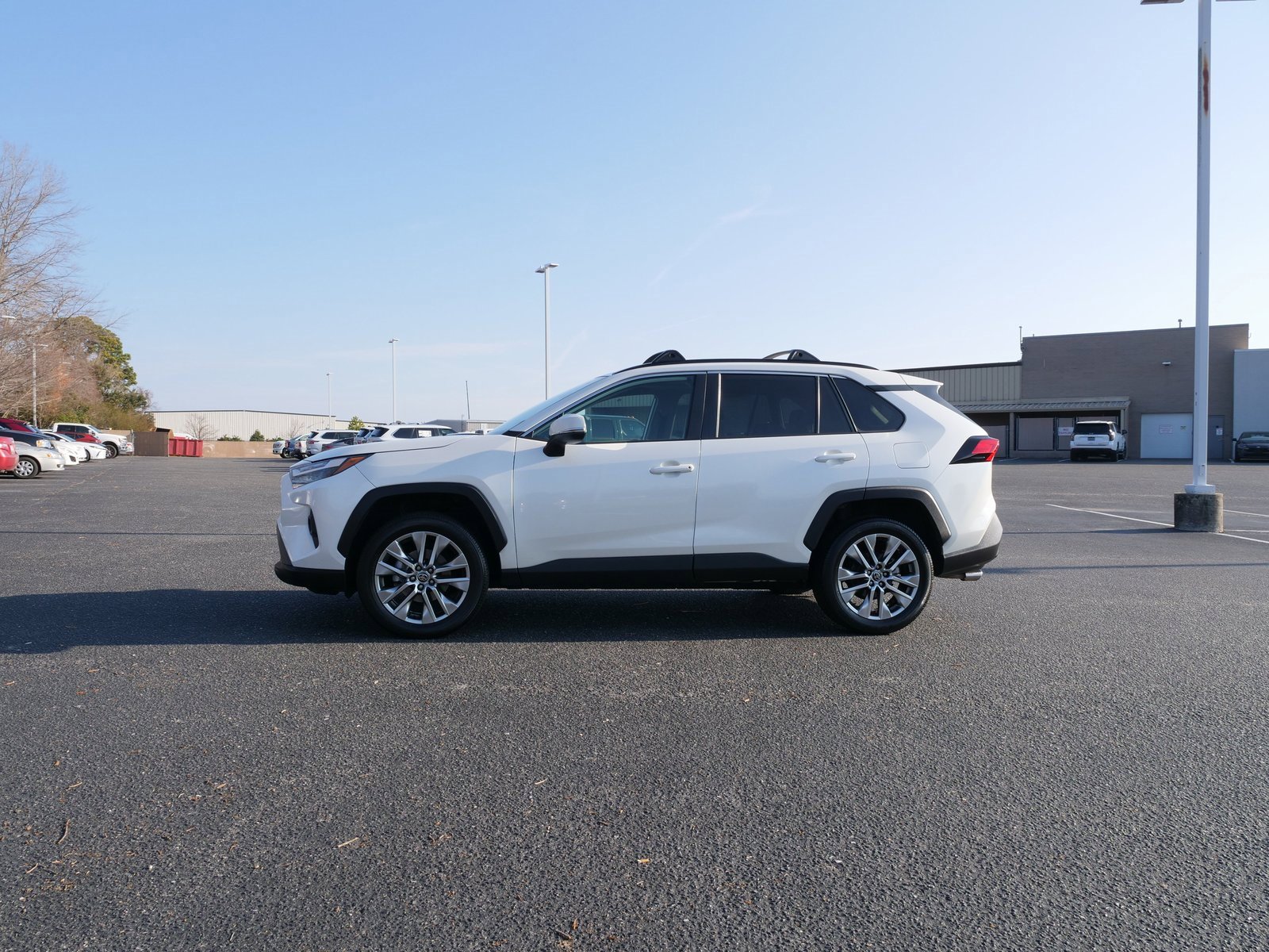 Used 2022 Toyota RAV4 XLE Premium image 7
