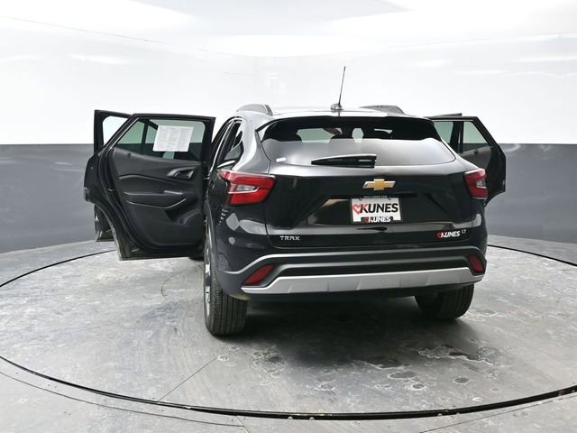 Used 2025 Chevrolet Trax LT image 57