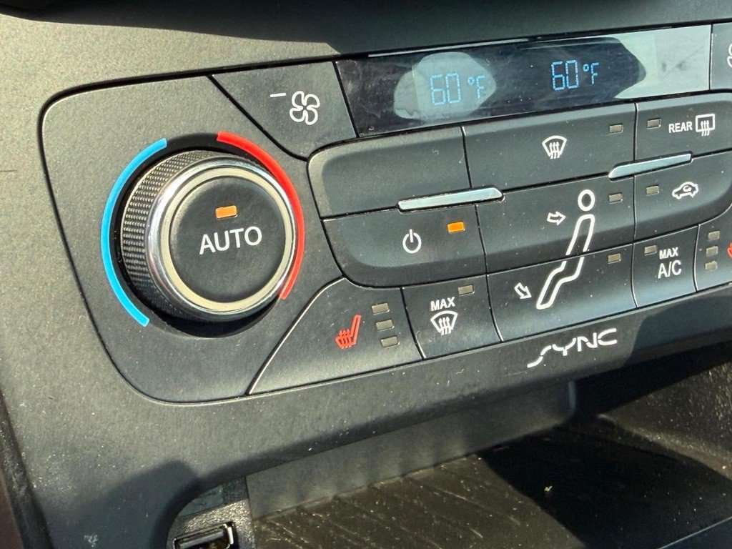Used 2015 Ford Focus Titanium FWD image 22