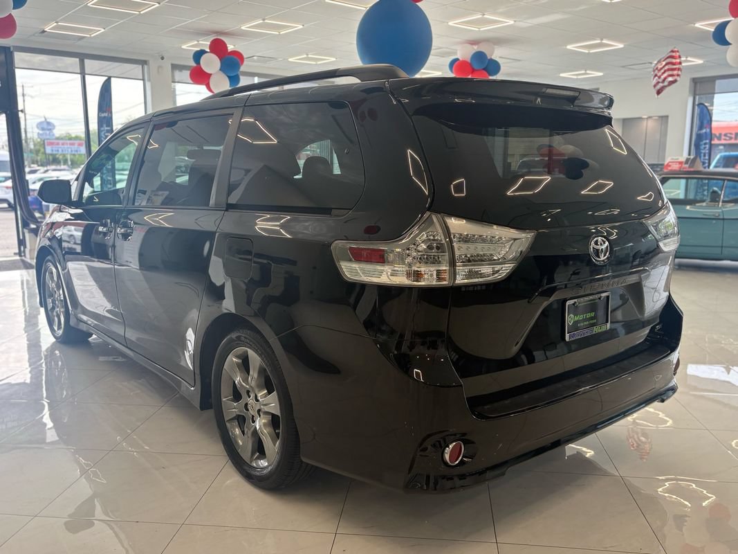Used 2015 Toyota Sienna SE w/ SE Preferred Package FWD image 10