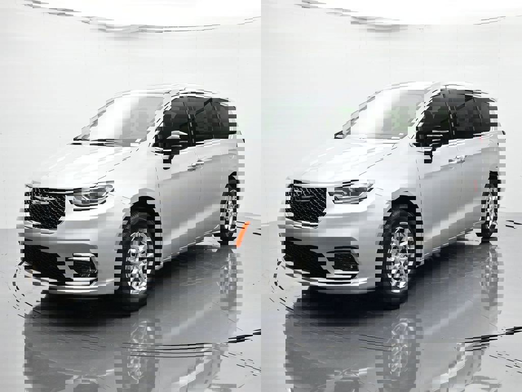 New 2026 Chrysler Pacifica Select