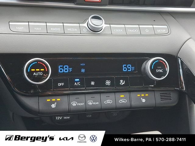 Used 2023 Hyundai Elantra SEL w/ Convenience Package image 18