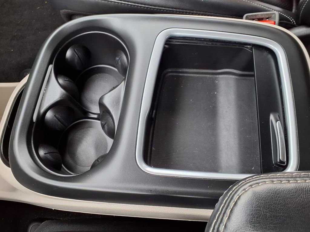 Used 2024 Chrysler Pacifica Select image 12