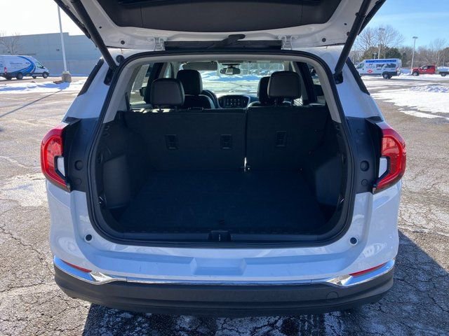 Used 2024 GMC Terrain SLT image 24
