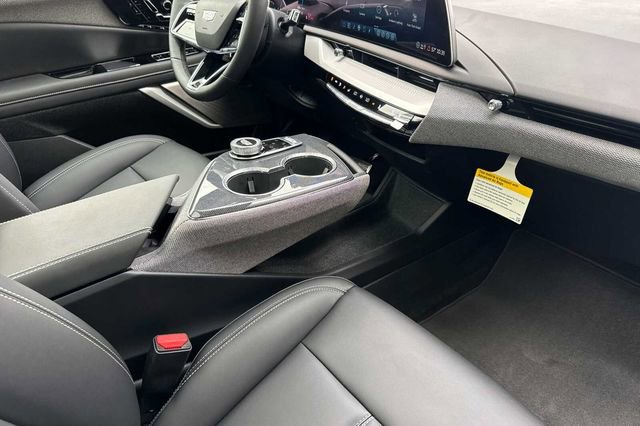 New 2026 Cadillac Optiq Luxury 1 image 16