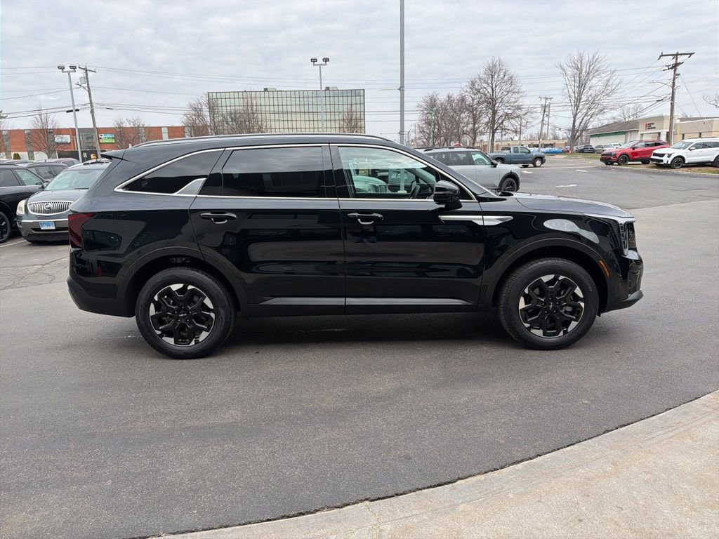 Used 2025 Kia Sorento S image 5