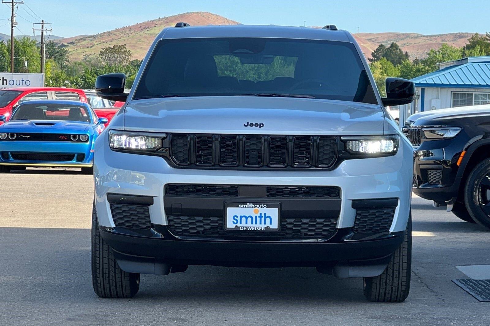 New 2025 Jeep Grand Cherokee L Laredo image 3