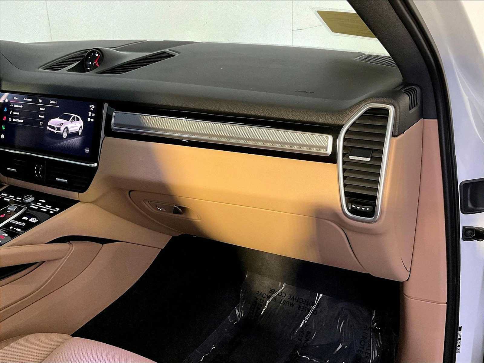 Certified 2023 Porsche Cayenne Coupe AWD/4WD image 22