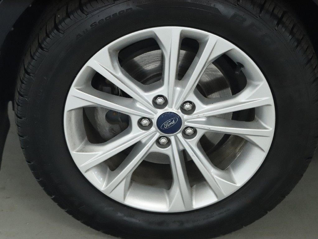 Used 2017 Ford Escape SE image 38