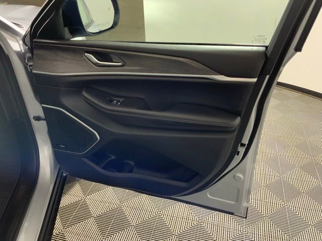 Used 2024 Jeep Grand Cherokee Limited 4xe w/ Luxury Tech Group II image 22