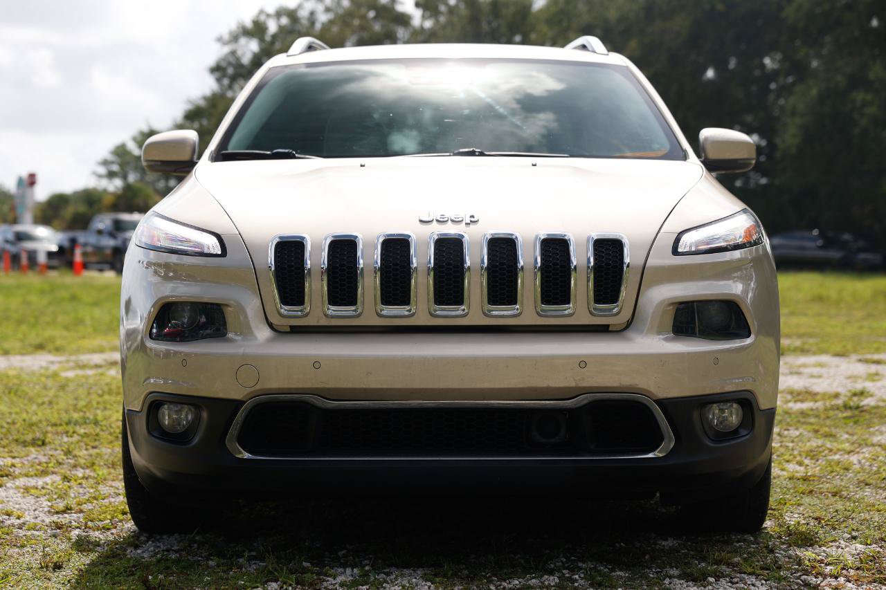 Used 2015 Jeep Cherokee Limited w/ Luxury Group FWD image 17