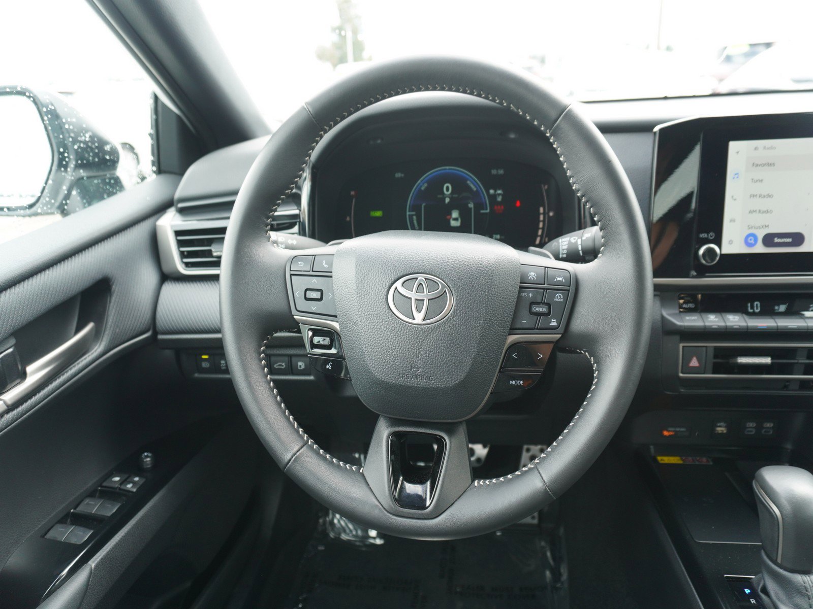 Used 2025 Toyota Camry SE FWD image 14