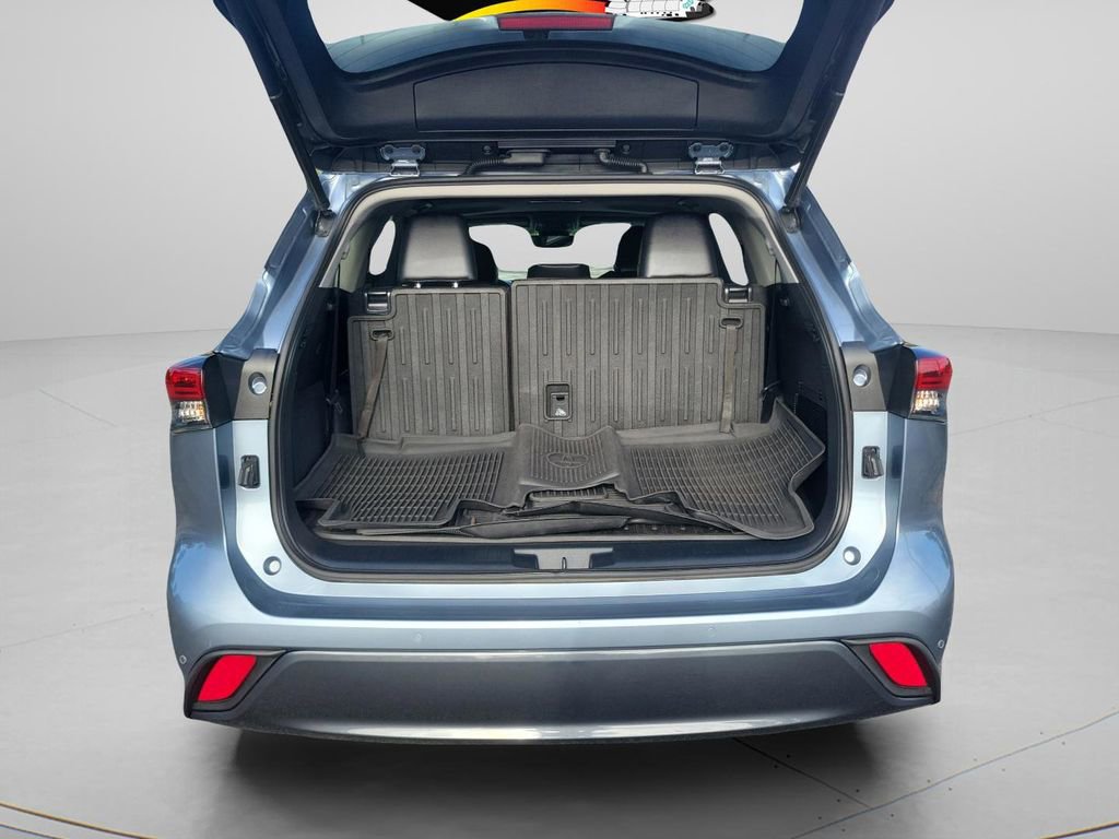 Used 2022 Toyota Highlander Limited image 11