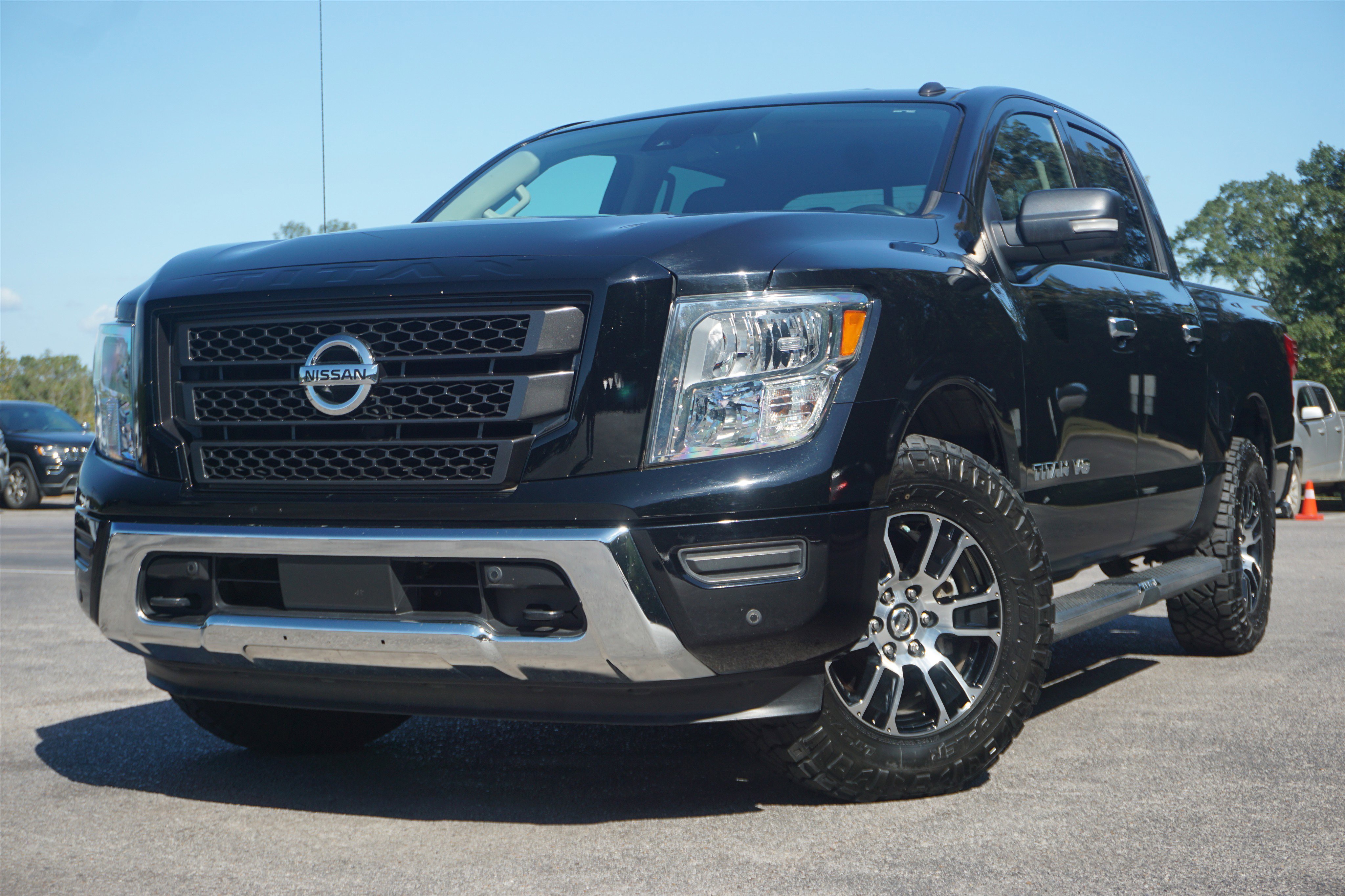 Used 2020 Nissan Titan SV w/ SV Convenience Package image 4