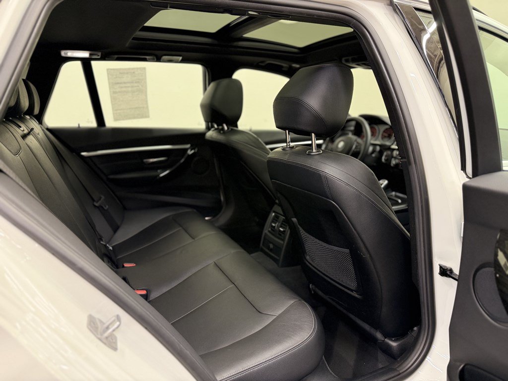 Used 2018 BMW 330i xDrive Wagon AWD/4WD image 17