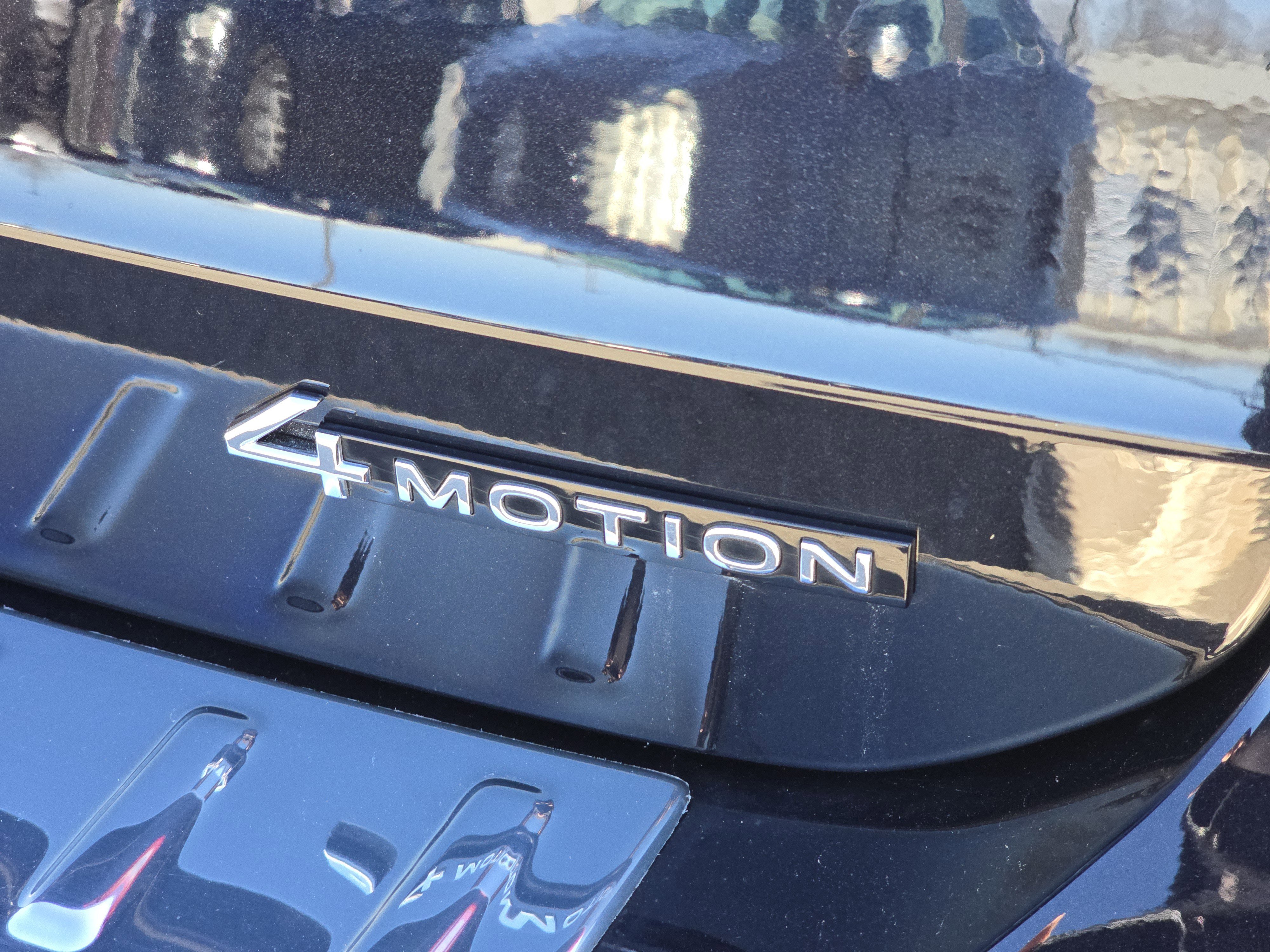 Certified 2023 Volkswagen Taos SE w/ Panoramic Sunroof Package image 12