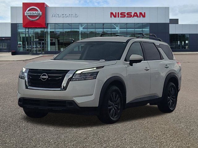 Used 2022 Nissan Pathfinder SV AWD/4WD image 3