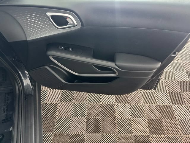 Certified 2025 Kia Soul LX FWD image 21