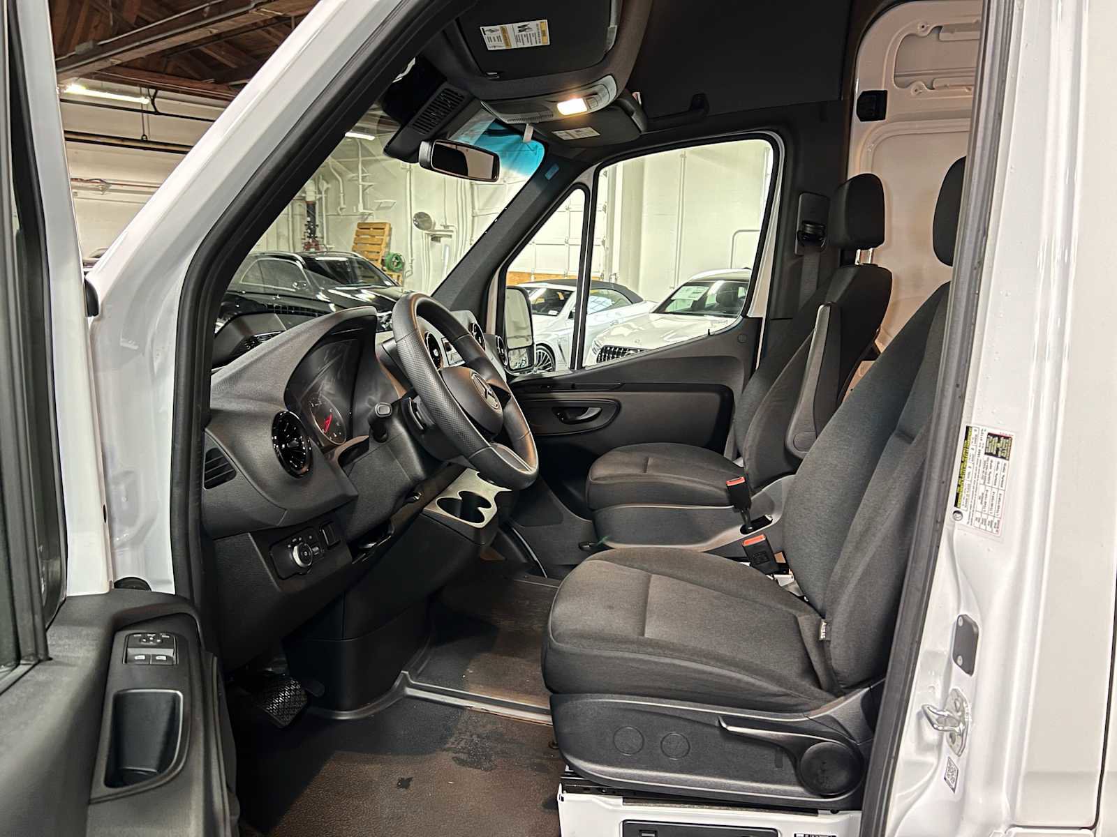 Used 2025 Mercedes-Benz Sprinter 2500 image 22