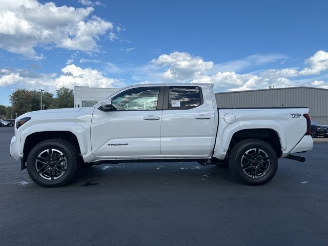New 2025 Toyota Tacoma TRD Sport image 4