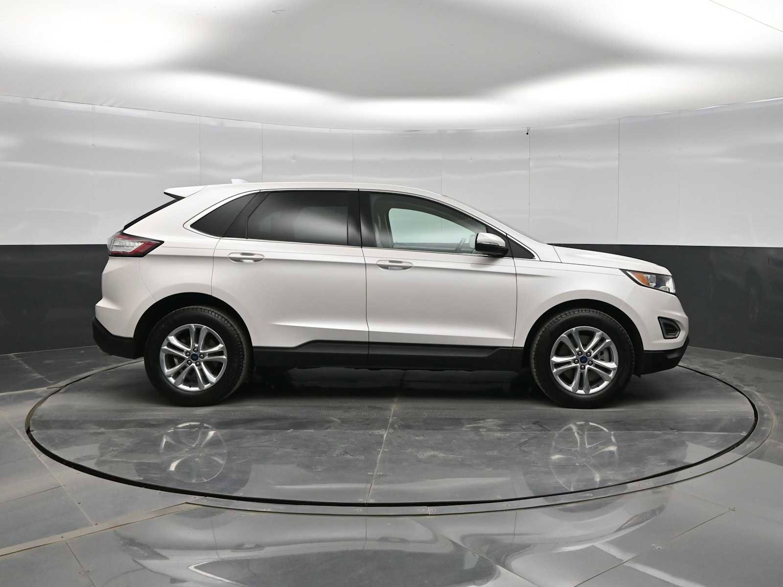 Used 2018 Ford Edge SEL w/ Equipment Group 201A image 9