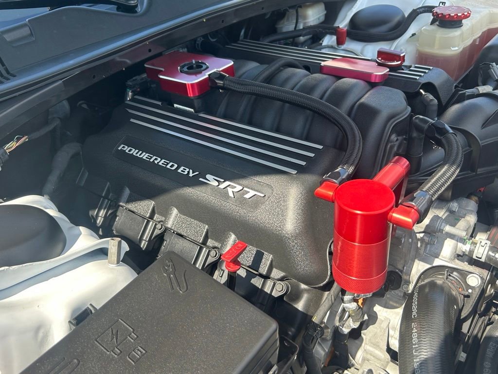 Used 2015 Dodge Challenger SRT image 21