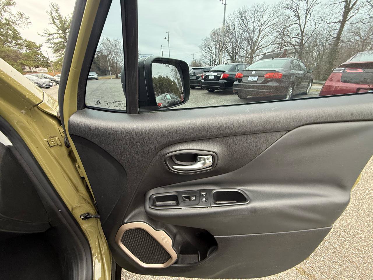 Used 2015 Jeep Renegade Limited FWD image 27