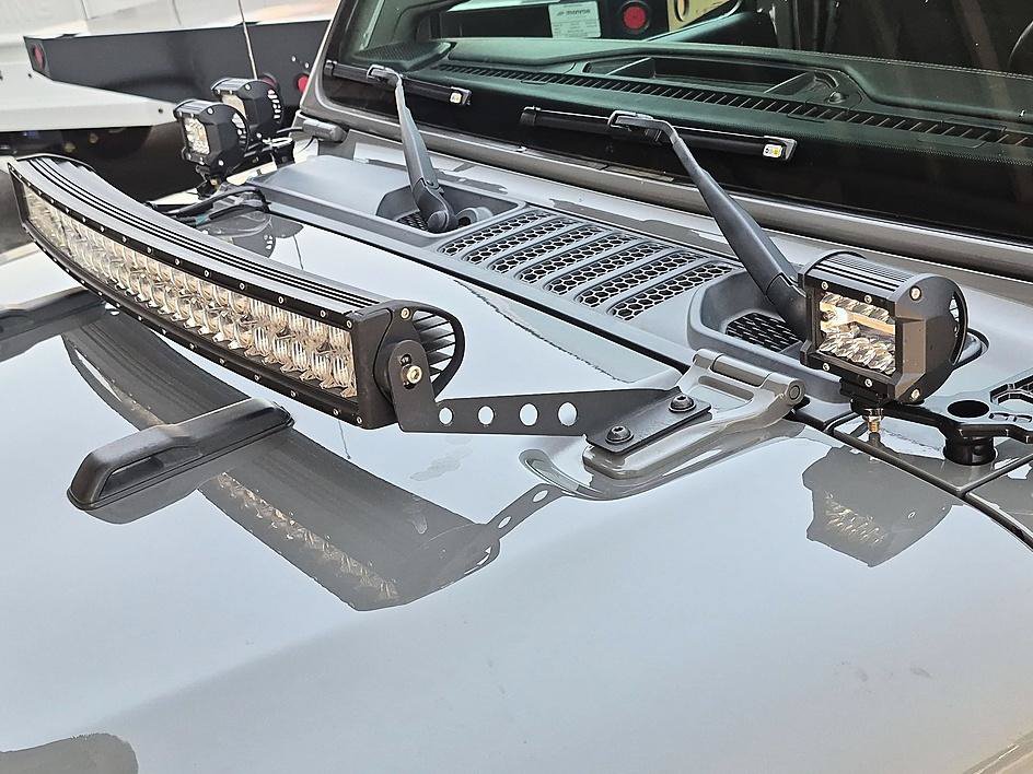 Used 2023 Jeep Gladiator Overland AWD/4WD image 38