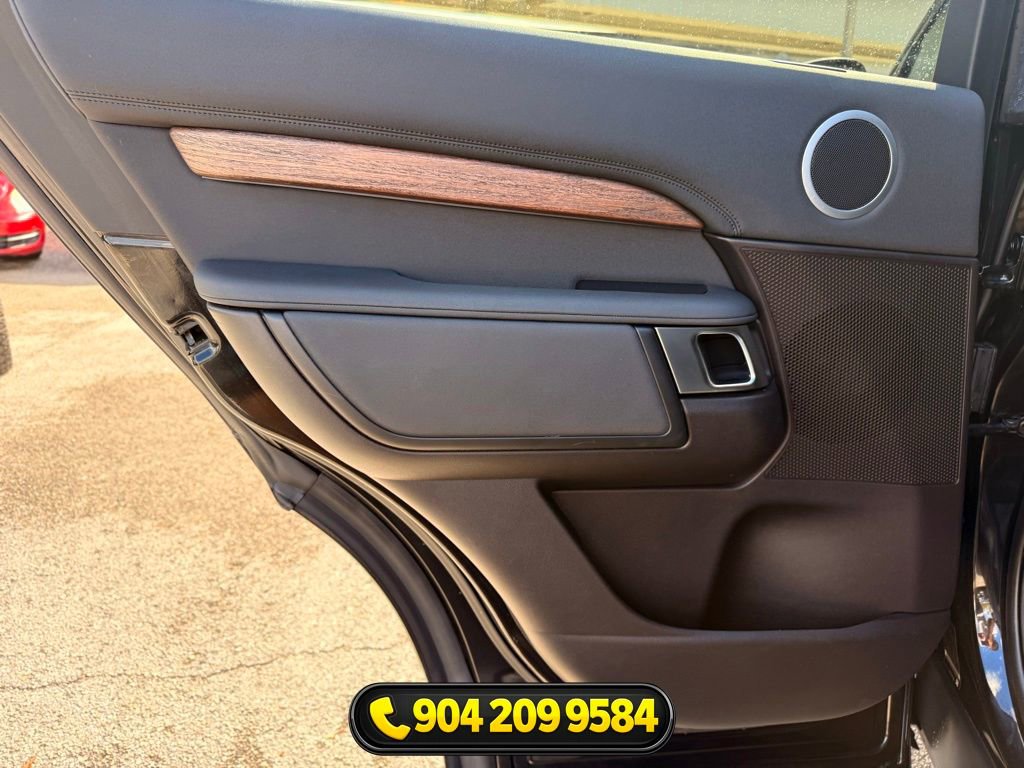 Used 2017 Land Rover Discovery HSE image 25