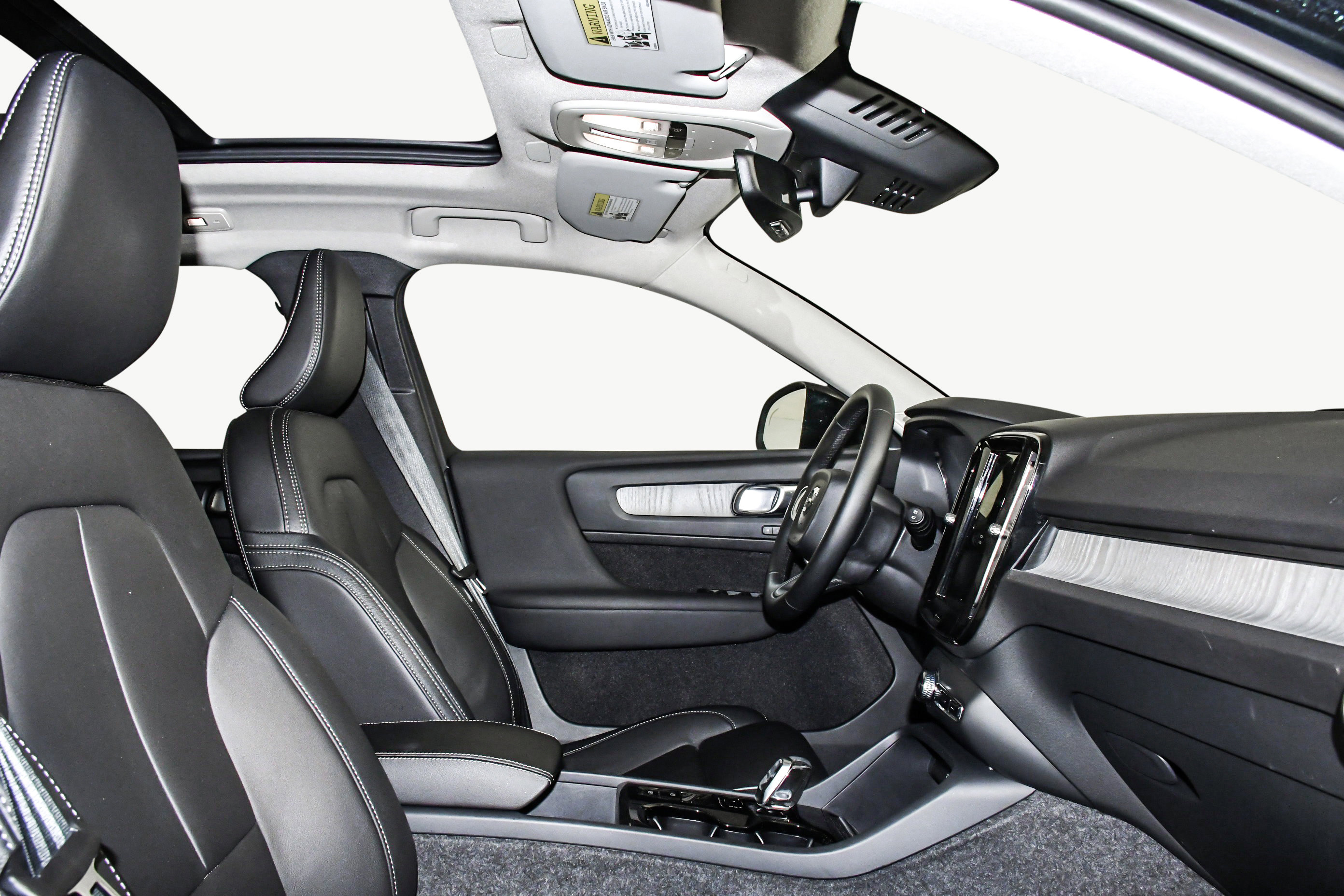 Used 2025 Volvo XC40 B5 Plus image 26