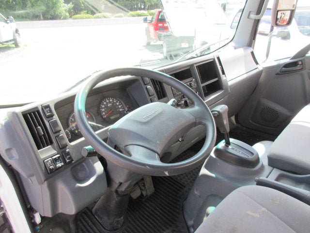 Used 2018 Isuzu NPR RWD image 7